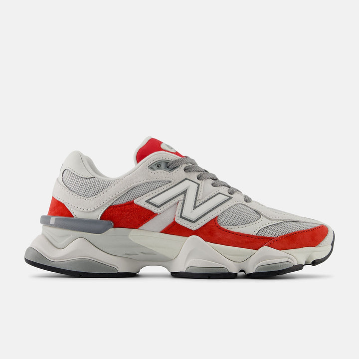 New Balance 9060 – Y2K Chunky Sneaker for Men & Women | Retro Futuristic Style